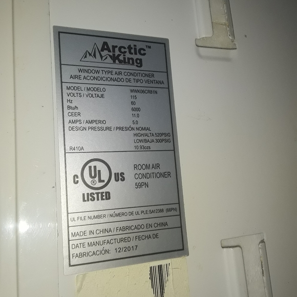 I'm selling a window unit - Picture 3 of 4